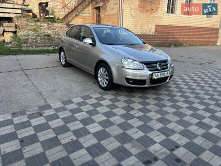 Фольксваген Джетта 2008 в Ананьеве на Automoto.ua Бежевый Фольксваген Джетта, объемом двигателя 1.6 л и пробегом 189 тыс. км за 5699 $, фото 1 на Automoto.ua
