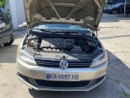 Фольксваген Джетта 2012 в Киеве на Automoto.ua Бежевый Фольксваген Джетта, объемом двигателя 2.5 л и пробегом 300 тыс. км за 8200 $, фото 1 на Automoto.ua