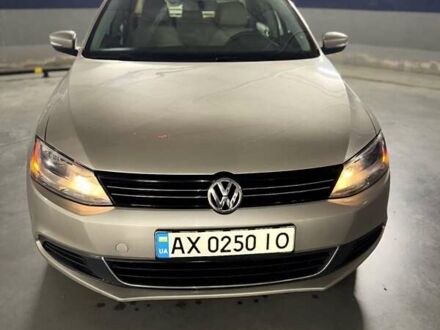 Бежевий Фольксваген Джетта, об'ємом двигуна 2.48 л та пробігом 229 тис. км за 8700 $, фото 1 на Automoto.ua