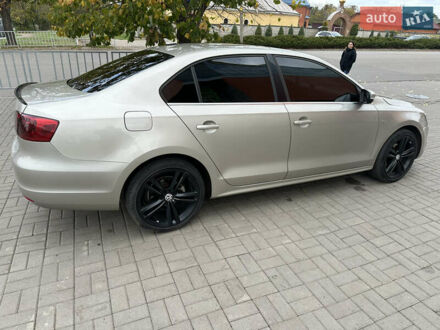 Фольксваген Джетта 2014 в Кривом Роге на Automoto.ua Бежевый Фольксваген Джетта, объемом двигателя 1.8 л и пробегом 230 тыс. км за 8500 $, фото 1 на Automoto.ua