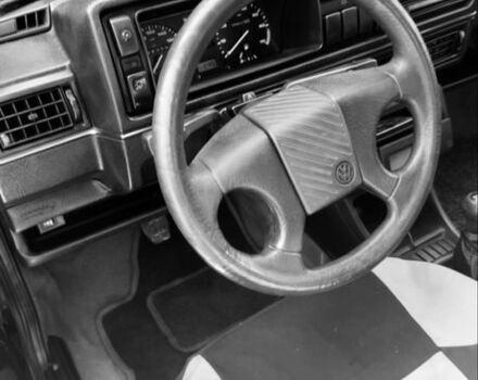 Черный Фольксваген Джетта, объемом двигателя 1.8 л и пробегом 2 тыс. км за 1200 $, фото 3 на Automoto.ua