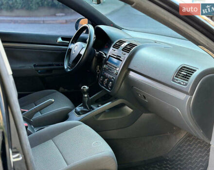 Черный Фольксваген Джетта, объемом двигателя 1.6 л и пробегом 200 тыс. км за 5950 $, фото 24 на Automoto.ua