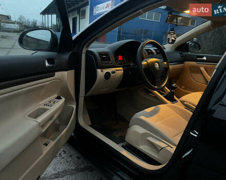 Черный Фольксваген Джетта, объемом двигателя 1.6 л и пробегом 202 тыс. км за 5200 $, фото 5 на Automoto.ua