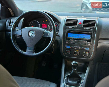 Черный Фольксваген Джетта, объемом двигателя 1.6 л и пробегом 200 тыс. км за 5950 $, фото 21 на Automoto.ua