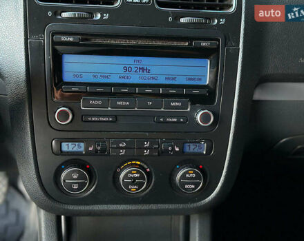 Черный Фольксваген Джетта, объемом двигателя 1.6 л и пробегом 200 тыс. км за 5950 $, фото 26 на Automoto.ua