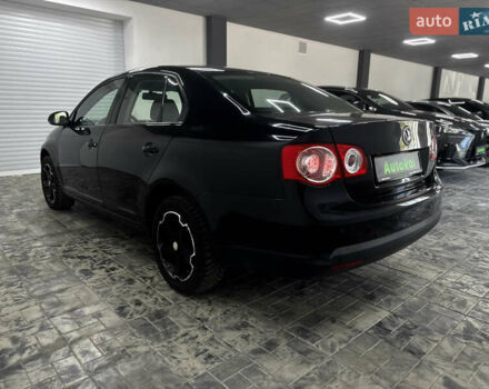 Черный Фольксваген Джетта, объемом двигателя 1.6 л и пробегом 143 тыс. км за 6500 $, фото 5 на Automoto.ua