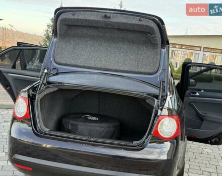 Чорний Фольксваген Джетта, об'ємом двигуна 1.6 л та пробігом 200 тис. км за 5650 $, фото 34 на Automoto.ua