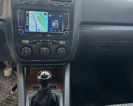 Чорний Фольксваген Джетта, об'ємом двигуна 1.6 л та пробігом 327 тис. км за 4400 $, фото 19 на Automoto.ua