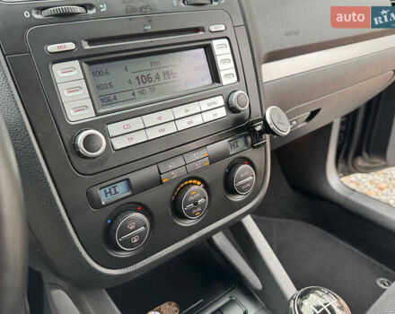 Чорний Фольксваген Джетта, об'ємом двигуна 1.6 л та пробігом 187 тис. км за 5350 $, фото 51 на Automoto.ua