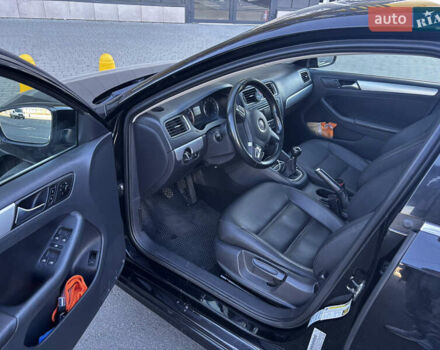 Черный Фольксваген Джетта, объемом двигателя 2.5 л и пробегом 250 тыс. км за 8500 $, фото 7 на Automoto.ua