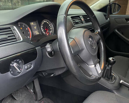 Черный Фольксваген Джетта, объемом двигателя 1.2 л и пробегом 112 тыс. км за 7800 $, фото 25 на Automoto.ua