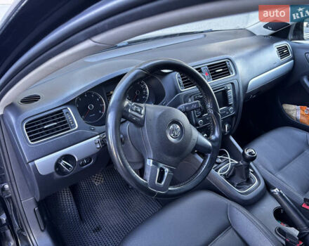 Черный Фольксваген Джетта, объемом двигателя 2.5 л и пробегом 250 тыс. км за 8500 $, фото 9 на Automoto.ua