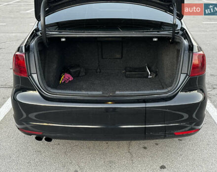 Черный Фольксваген Джетта, объемом двигателя 1.97 л и пробегом 229 тыс. км за 9500 $, фото 13 на Automoto.ua