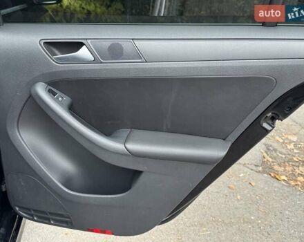 Чорний Фольксваген Джетта, об'ємом двигуна 2.5 л та пробігом 260 тис. км за 8900 $, фото 12 на Automoto.ua