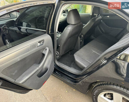 Черный Фольксваген Джетта, объемом двигателя 1.97 л и пробегом 333 тыс. км за 9800 $, фото 9 на Automoto.ua