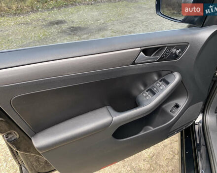 Черный Фольксваген Джетта, объемом двигателя 2.5 л и пробегом 239 тыс. км за 10200 $, фото 41 на Automoto.ua