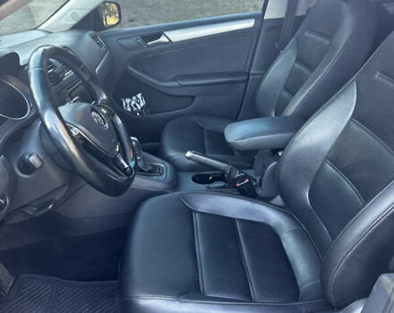 Черный Фольксваген Джетта, объемом двигателя 1.8 л и пробегом 134 тыс. км за 12000 $, фото 13 на Automoto.ua