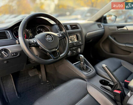 Черный Фольксваген Джетта, объемом двигателя 1.8 л и пробегом 180 тыс. км за 9599 $, фото 9 на Automoto.ua