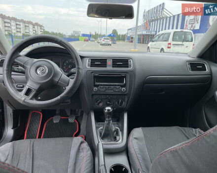 Черный Фольксваген Джетта, объемом двигателя 1.98 л и пробегом 134 тыс. км за 8500 $, фото 16 на Automoto.ua