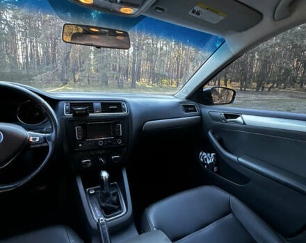 Черный Фольксваген Джетта, объемом двигателя 1.8 л и пробегом 134 тыс. км за 12000 $, фото 19 на Automoto.ua