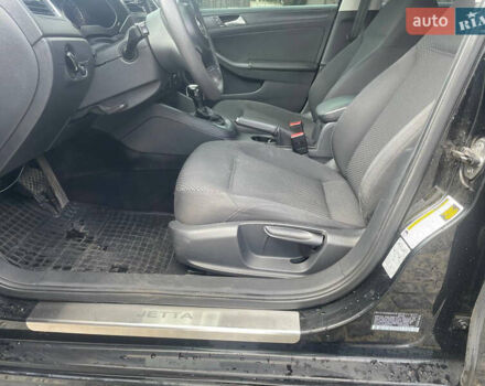 Чорний Фольксваген Джетта, об'ємом двигуна 2 л та пробігом 134 тис. км за 11000 $, фото 7 на Automoto.ua