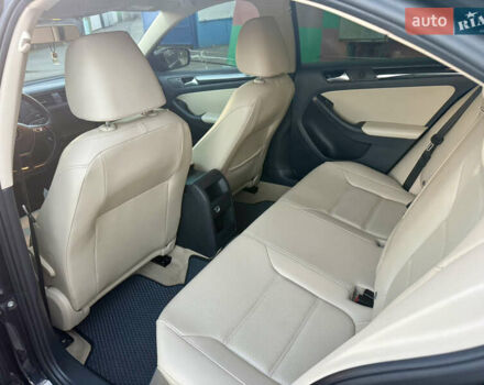 Черный Фольксваген Джетта, объемом двигателя 1.97 л и пробегом 173 тыс. км за 11300 $, фото 6 на Automoto.ua