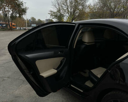 Черный Фольксваген Джетта, объемом двигателя 1.8 л и пробегом 120 тыс. км за 12500 $, фото 7 на Automoto.ua