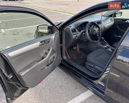 Черный Фольксваген Джетта, объемом двигателя 1.8 л и пробегом 270 тыс. км за 10000 $, фото 23 на Automoto.ua