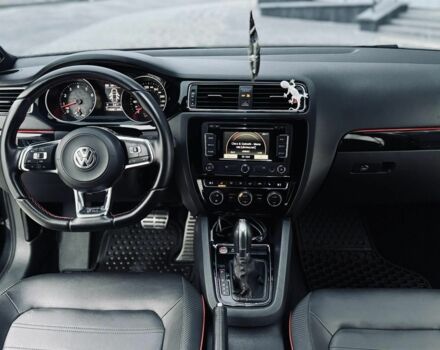 Чорний Фольксваген Джетта, об'ємом двигуна 2 л та пробігом 170 тис. км за 12500 $, фото 5 на Automoto.ua