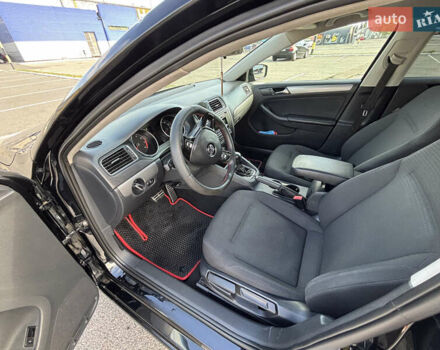 Черный Фольксваген Джетта, объемом двигателя 1.8 л и пробегом 270 тыс. км за 10000 $, фото 22 на Automoto.ua