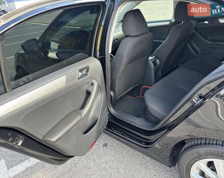 Черный Фольксваген Джетта, объемом двигателя 1.8 л и пробегом 270 тыс. км за 10000 $, фото 24 на Automoto.ua