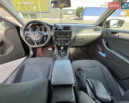 Черный Фольксваген Джетта, объемом двигателя 1.8 л и пробегом 270 тыс. км за 10000 $, фото 19 на Automoto.ua