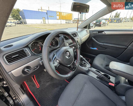 Черный Фольксваген Джетта, объемом двигателя 1.8 л и пробегом 270 тыс. км за 10000 $, фото 18 на Automoto.ua