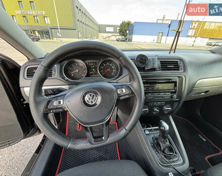 Черный Фольксваген Джетта, объемом двигателя 1.8 л и пробегом 270 тыс. км за 10000 $, фото 21 на Automoto.ua