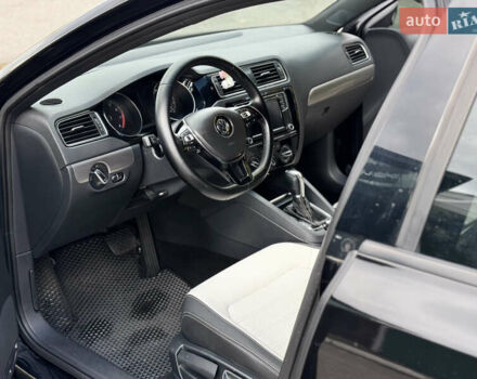 Черный Фольксваген Джетта, объемом двигателя 1.8 л и пробегом 167 тыс. км за 9500 $, фото 6 на Automoto.ua