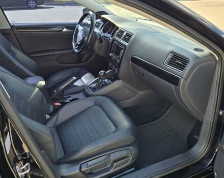 Черный Фольксваген Джетта, объемом двигателя 1.8 л и пробегом 213 тыс. км за 11800 $, фото 12 на Automoto.ua