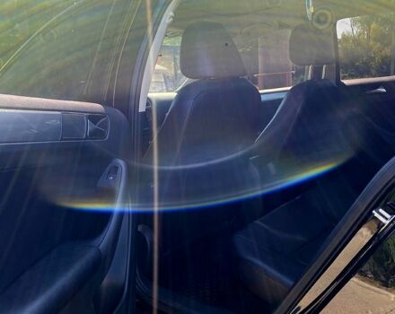 Черный Фольксваген Джетта, объемом двигателя 1.4 л и пробегом 143 тыс. км за 10900 $, фото 6 на Automoto.ua