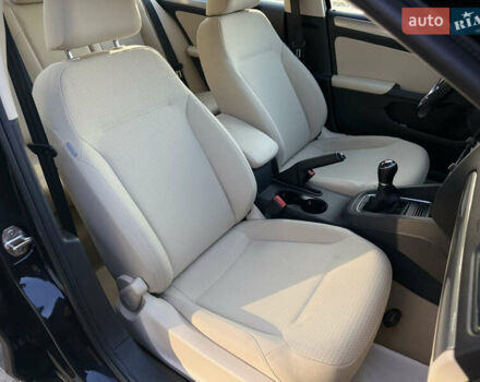 Черный Фольксваген Джетта, объемом двигателя 1.6 л и пробегом 80 тыс. км за 12999 $, фото 8 на Automoto.ua