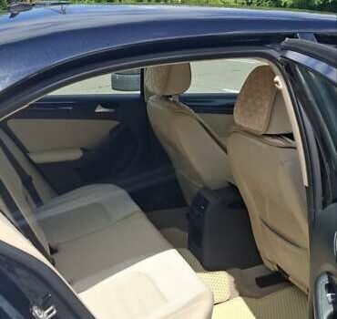 Черный Фольксваген Джетта, объемом двигателя 1.6 л и пробегом 325 тыс. км за 11000 $, фото 5 на Automoto.ua