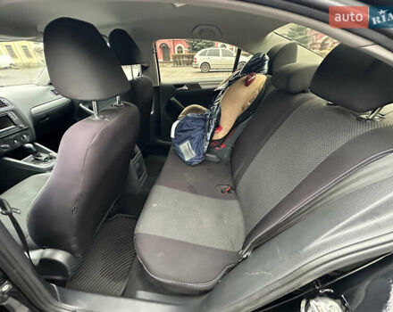 Черный Фольксваген Джетта, объемом двигателя 1.4 л и пробегом 175 тыс. км за 8999 $, фото 15 на Automoto.ua