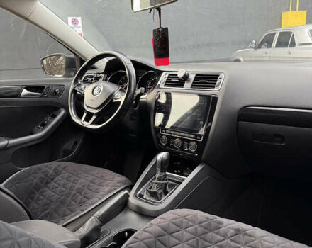 Черный Фольксваген Джетта, объемом двигателя 1.4 л и пробегом 151 тыс. км за 11000 $, фото 32 на Automoto.ua