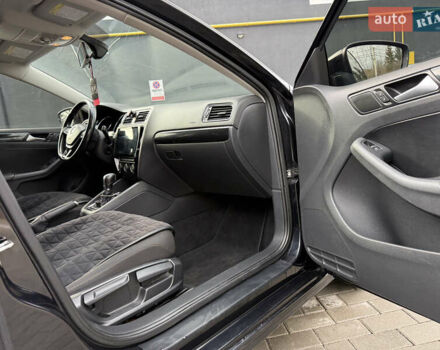 Черный Фольксваген Джетта, объемом двигателя 1.4 л и пробегом 151 тыс. км за 11000 $, фото 37 на Automoto.ua