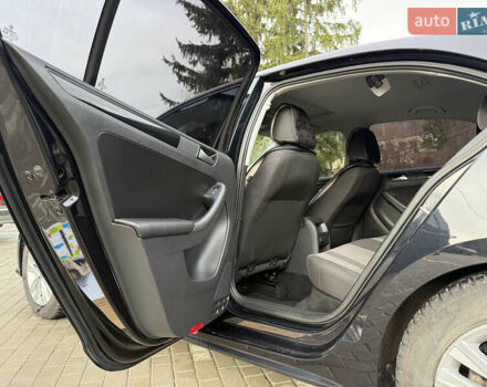 Черный Фольксваген Джетта, объемом двигателя 1.4 л и пробегом 151 тыс. км за 11000 $, фото 41 на Automoto.ua