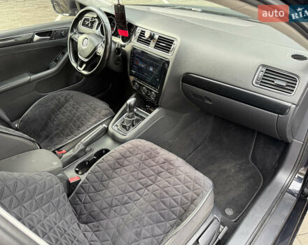 Черный Фольксваген Джетта, объемом двигателя 1.4 л и пробегом 151 тыс. км за 11000 $, фото 30 на Automoto.ua