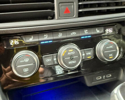 Чорний Фольксваген Джетта, об'ємом двигуна 1.5 л та пробігом 7 тис. км за 23499 $, фото 49 на Automoto.ua