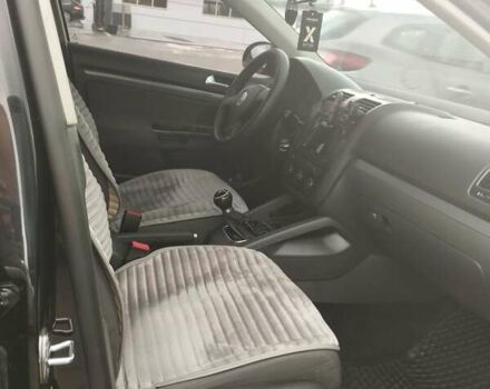 Черный Фольксваген Джетта, объемом двигателя 1.6 л и пробегом 235 тыс. км за 5300 $, фото 5 на Automoto.ua