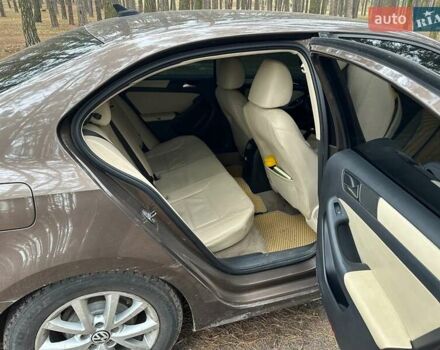 Коричневий Фольксваген Джетта, об'ємом двигуна 2.5 л та пробігом 250 тис. км за 7700 $, фото 5 на Automoto.ua