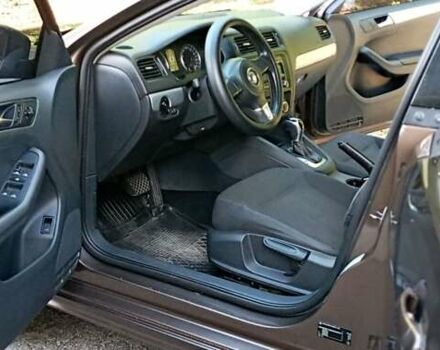 Фольксваген Джетта 2013 в Белой Церкве на Automoto.ua Коричневый Фольксваген Джетта, объемом двигателя 2 л и пробегом 270 тыс. км за 8700 $, фото 17 на Automoto.ua