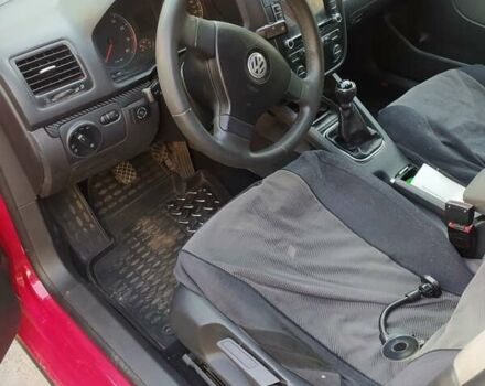 Червоний Фольксваген Джетта, об'ємом двигуна 1.6 л та пробігом 216 тис. км за 4999 $, фото 4 на Automoto.ua