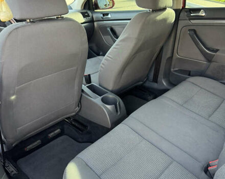 Красный Фольксваген Джетта, объемом двигателя 1.6 л и пробегом 125 тыс. км за 6000 $, фото 5 на Automoto.ua